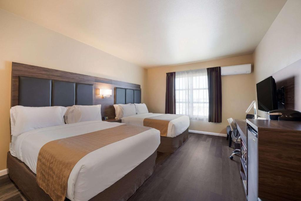 Postel nebo postele na pokoji v ubytování Inn at Port Gardner-Everett Waterfront, Ascend Hotel Collection