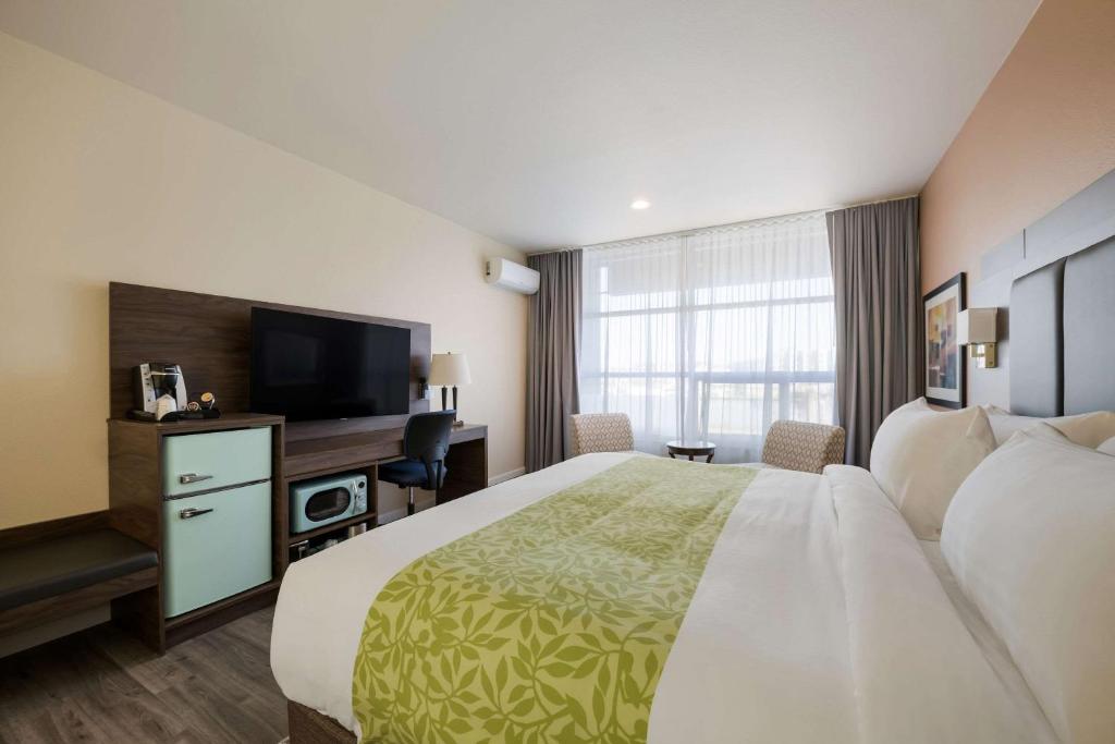 Postel nebo postele na pokoji v ubytování Inn at Port Gardner-Everett Waterfront, Ascend Hotel Collection