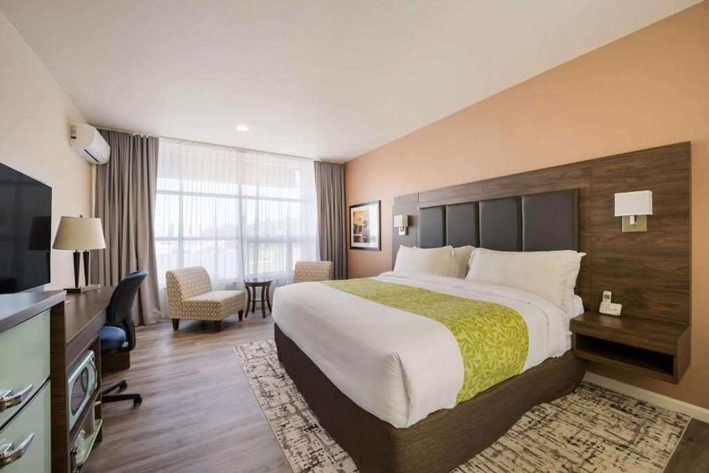 Postel nebo postele na pokoji v ubytování Inn at Port Gardner-Everett Waterfront, Ascend Hotel Collection