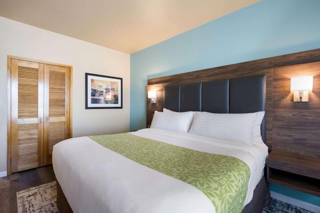 Postel nebo postele na pokoji v ubytování Inn at Port Gardner-Everett Waterfront, Ascend Hotel Collection