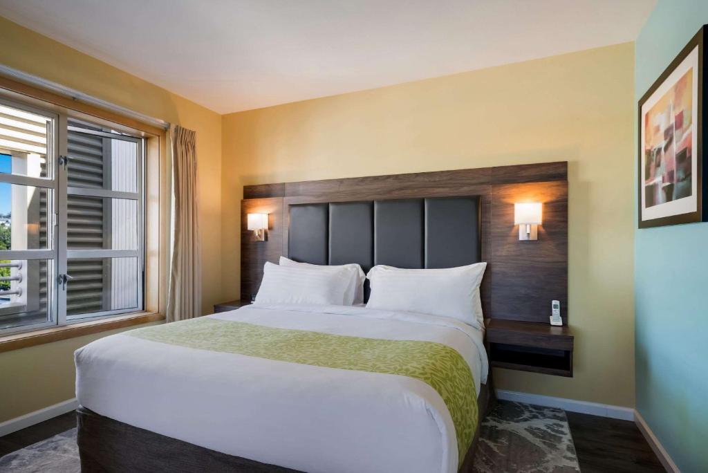 Postel nebo postele na pokoji v ubytování Inn at Port Gardner-Everett Waterfront, Ascend Hotel Collection