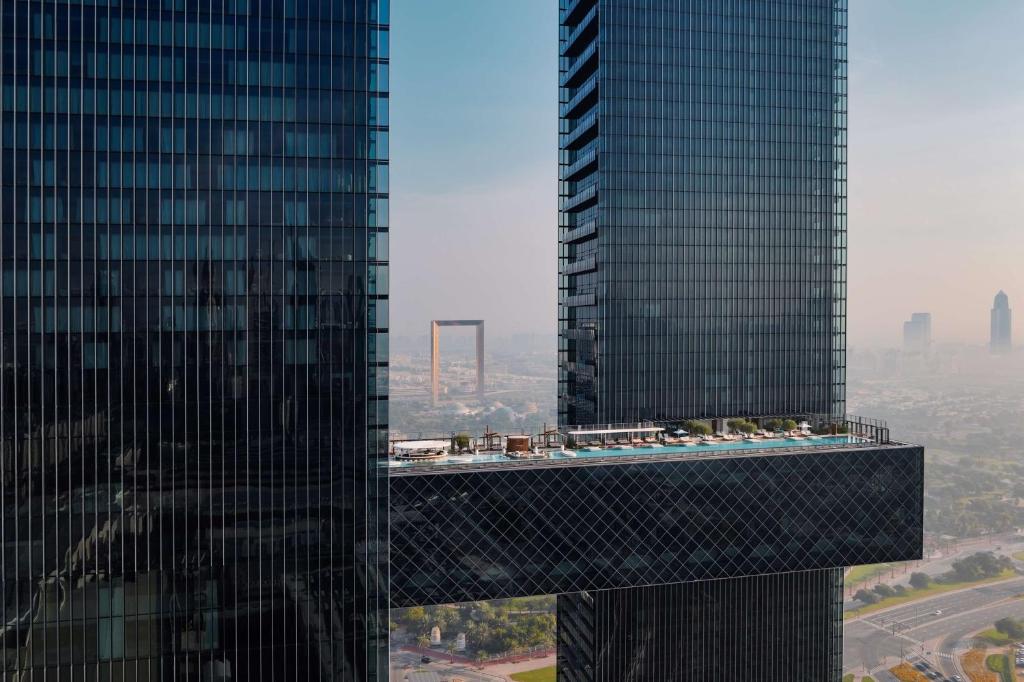 Nespecifikovaný výhled na destinaci Dubaj nebo výhled na město při pohledu z hotelu