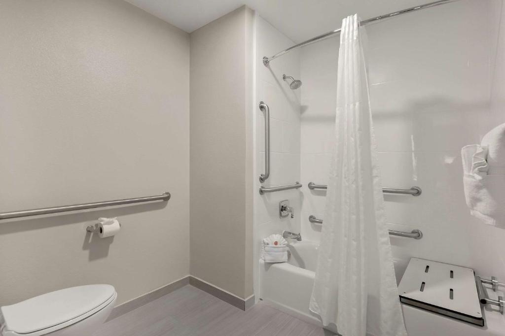 Koupelna v ubytování Comfort Inn Conroe