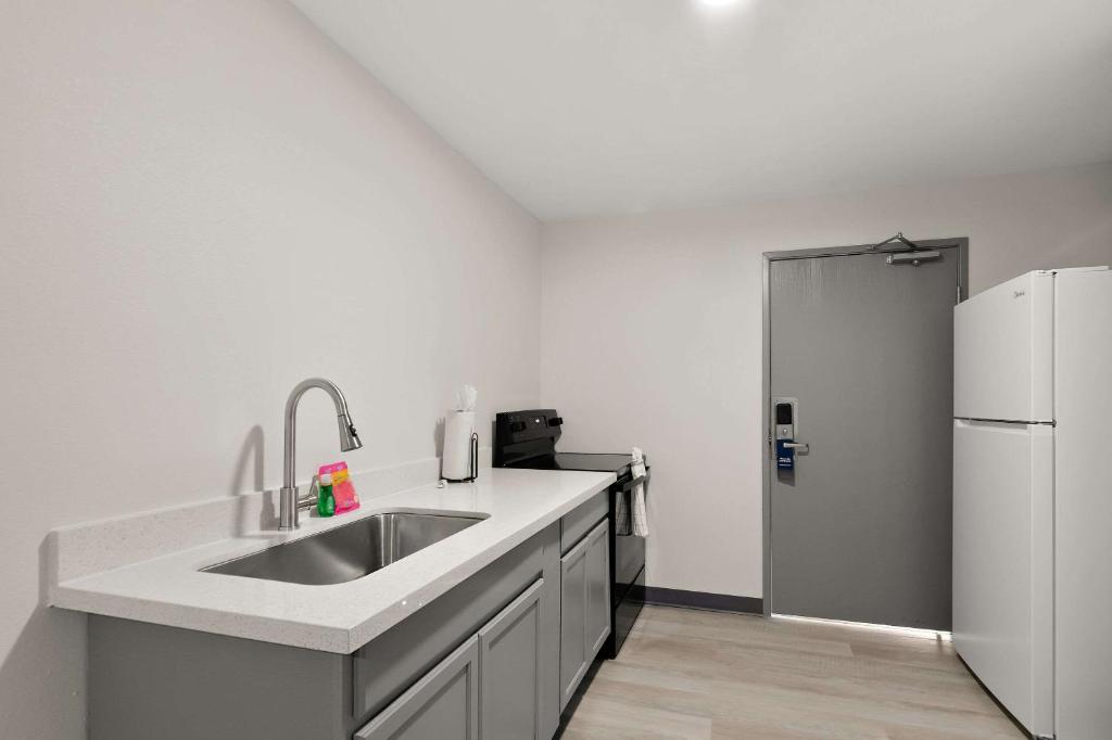 Kuchyň nebo kuchyňský kout v ubytování Comfort Inn Conroe