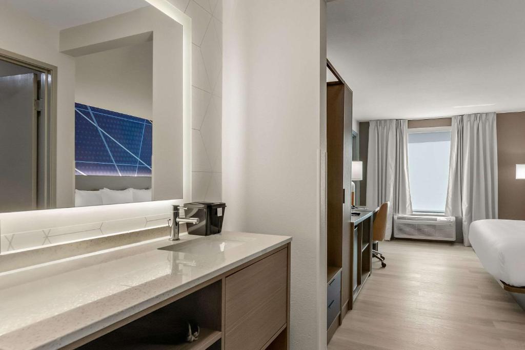 Postel nebo postele na pokoji v ubytování Comfort Inn Conroe