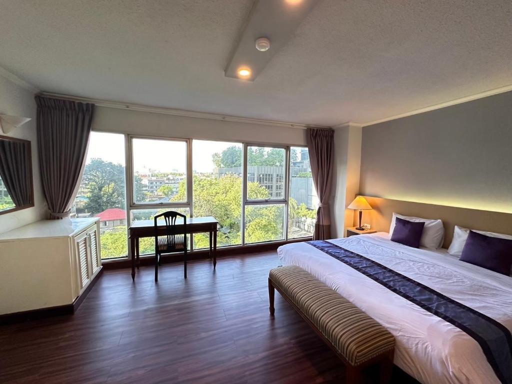 The Step Sathon - Resim 24