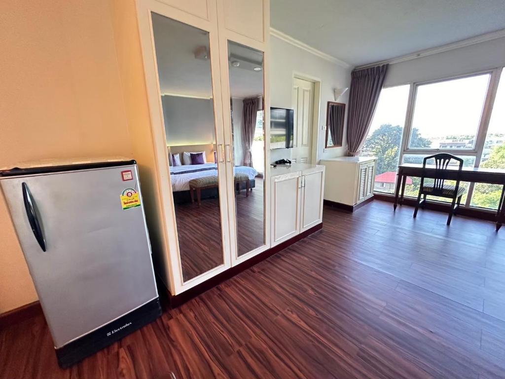 The Step Sathon - Resim 25