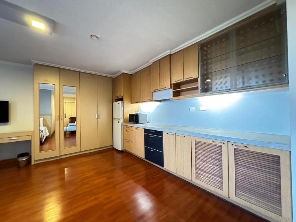 The Step Sathon - Resim 27