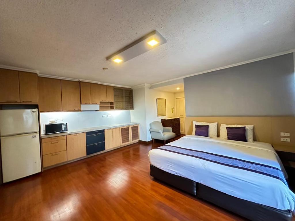 The Step Sathon - Resim 28