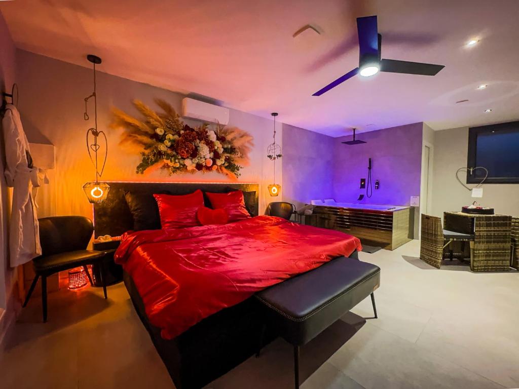 Postel nebo postele na pokoji v ubytování SERENITY Suite - Love room Bonheur