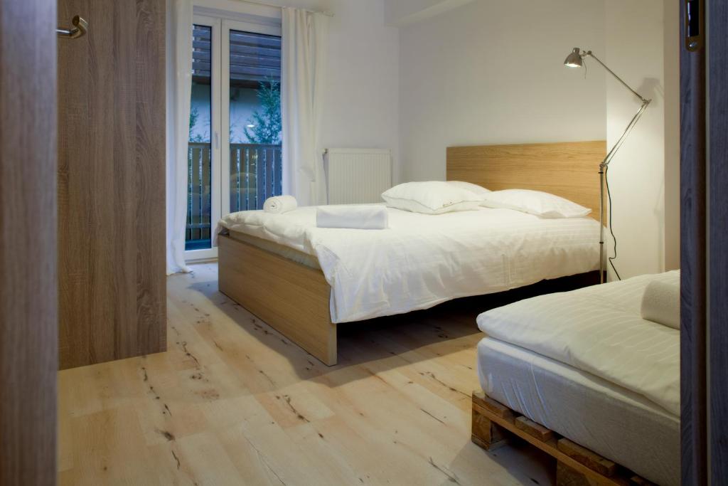 Posteľ alebo postele v izbe v ubytovaní Apartamenty Odlot