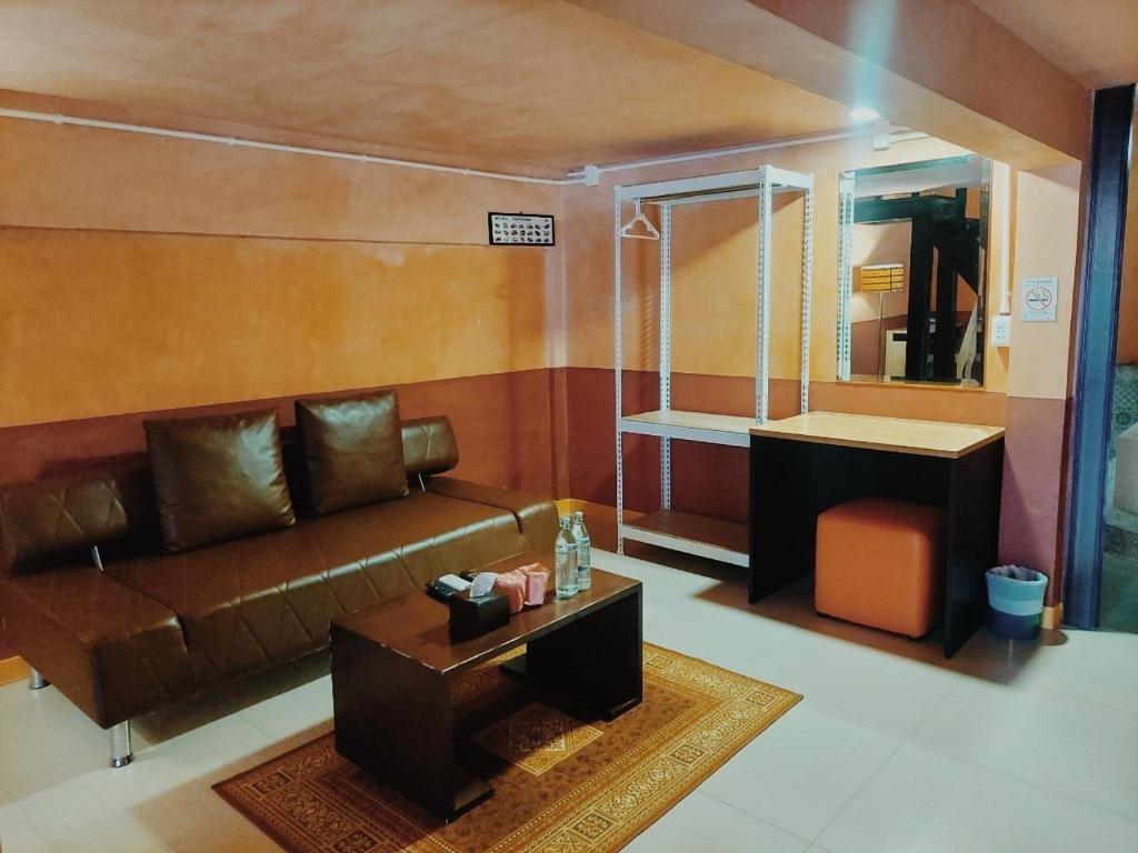 Posezení v ubytování Retro Box Hotel Chumphon