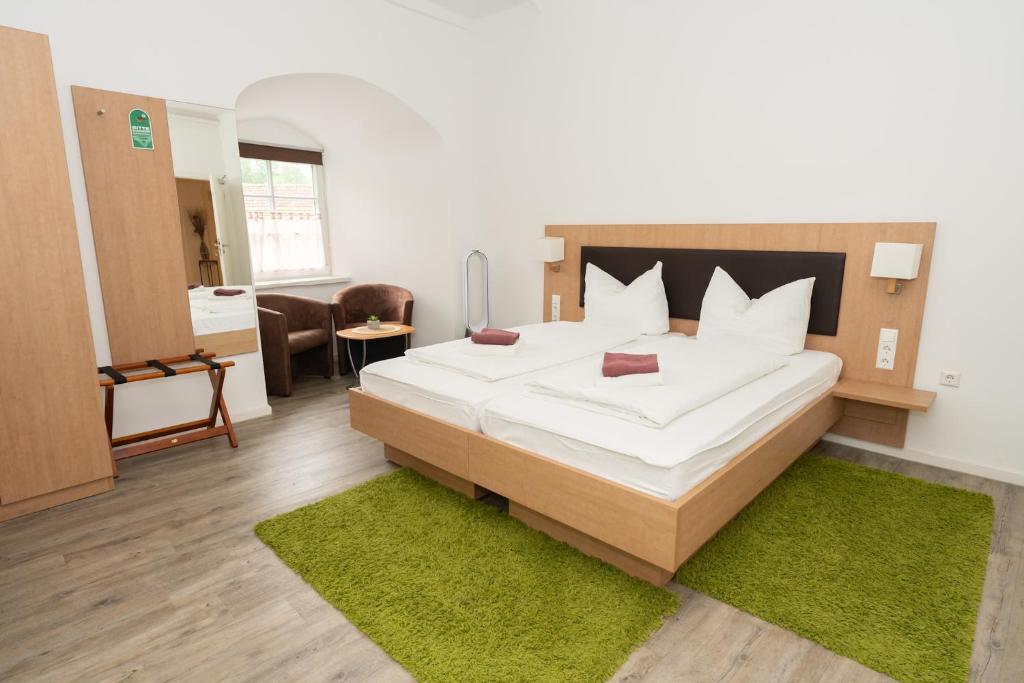 Hotel Garni BURG WALDENSTEIN - Habitación Económica (con Ducha/WC Compartidos)