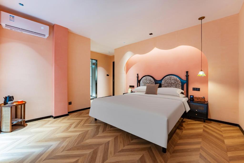 Postel nebo postele na pokoji v ubytování Chaozhou Fanhuali B&B