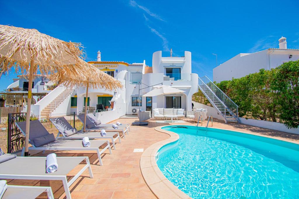 Casa Mel - Stylish 3-Bed Townhouse with Pool