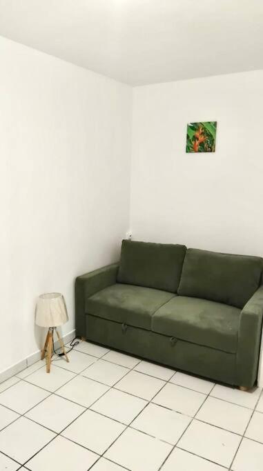 Posezení v ubytování Appartement Anse-MitanTrois-Îlets, proche plage et loisirs