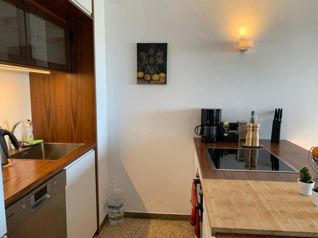 A kitchen or kitchenette at AwayDays Estudio Vista Mar con WiFi