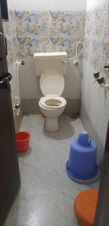 Koupelna v ubytování Hotel Sai Santosh