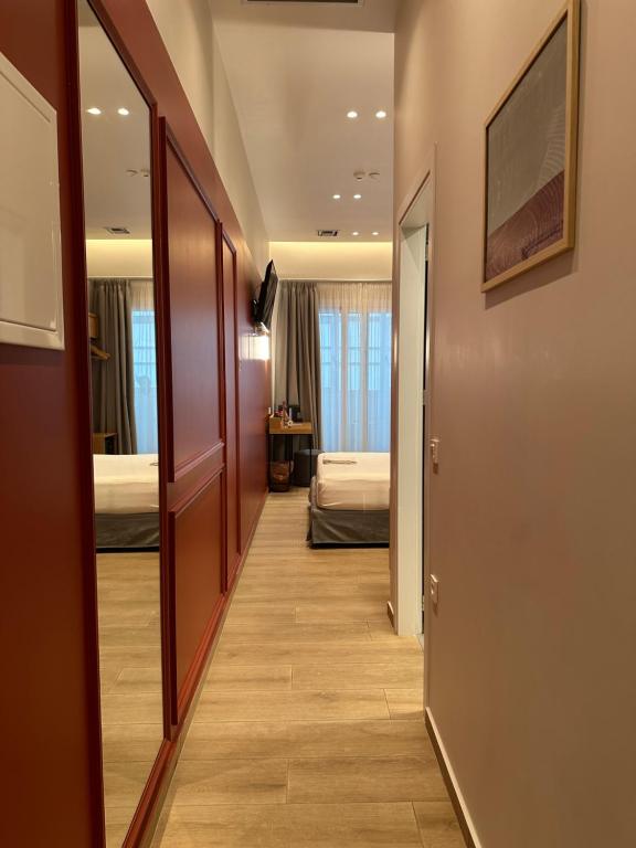 Postel nebo postele na pokoji v ubytování Belle Athenes - Luxury Rooms at Monastiraki Railway Station