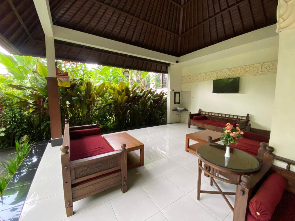TV a/nebo společenská místnost v ubytování Brata Cottage Ubud