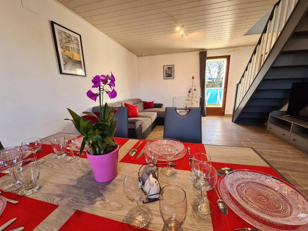 Posezení v ubytování Gîte familial avec piscine partagée, terrasse et WiFi - FR-1-591-635