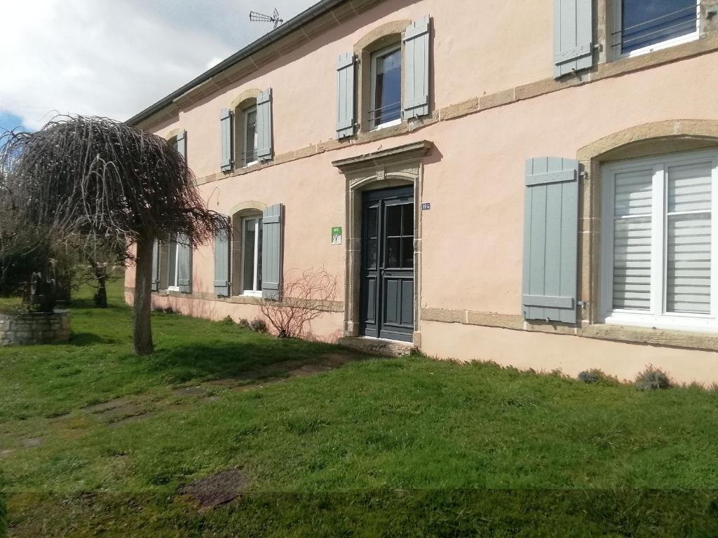 Κήπος έξω από το Gîte familial 6 pers, vallée Vosges, proche Vittel, parking, jardin - FR-1-589-697
