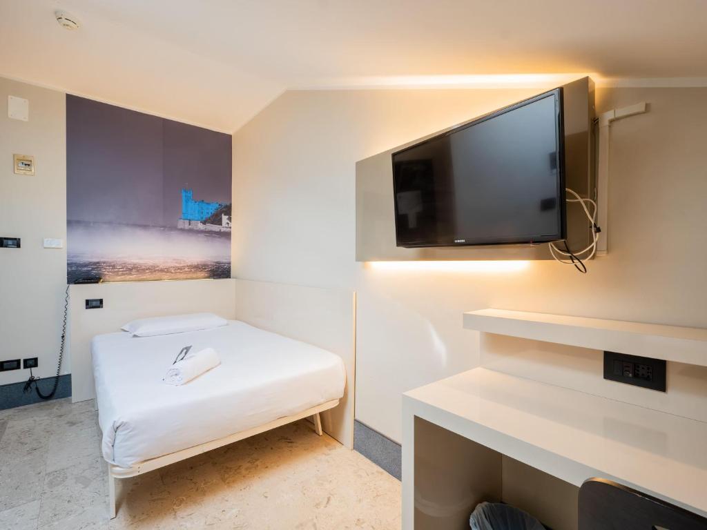 TV a/nebo společenská místnost v ubytování B&B Hotel Trieste