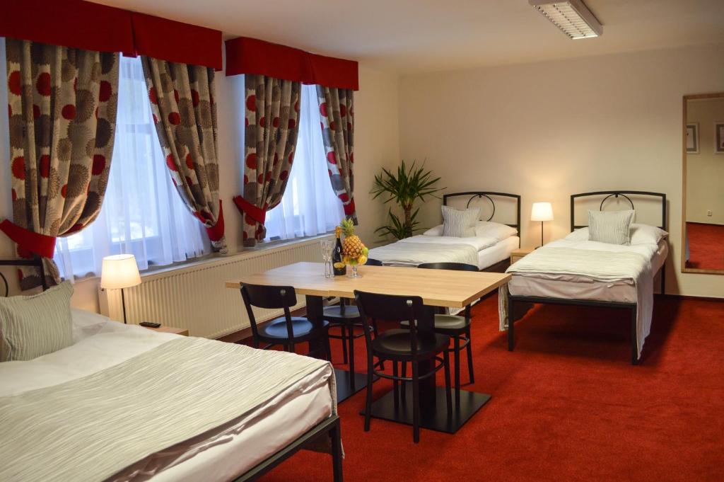 Postel nebo postele na pokoji v ubytování Penzion Obora