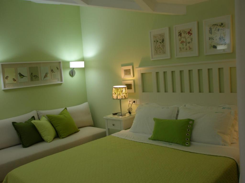 Кровать или кровати в номере Haris Hotel Apartments and Suites