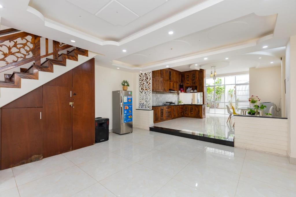 Kuchyň nebo kuchyňský kout v ubytování Homestay Bãi Sau - 5 phòng ngủ - 30 Võ Thị Sáu - Free karaoke