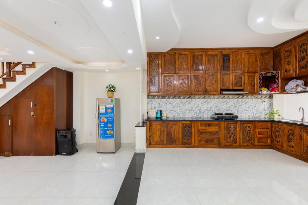Kuchyň nebo kuchyňský kout v ubytování Homestay Bãi Sau - 5 phòng ngủ - 30 Võ Thị Sáu - Free karaoke