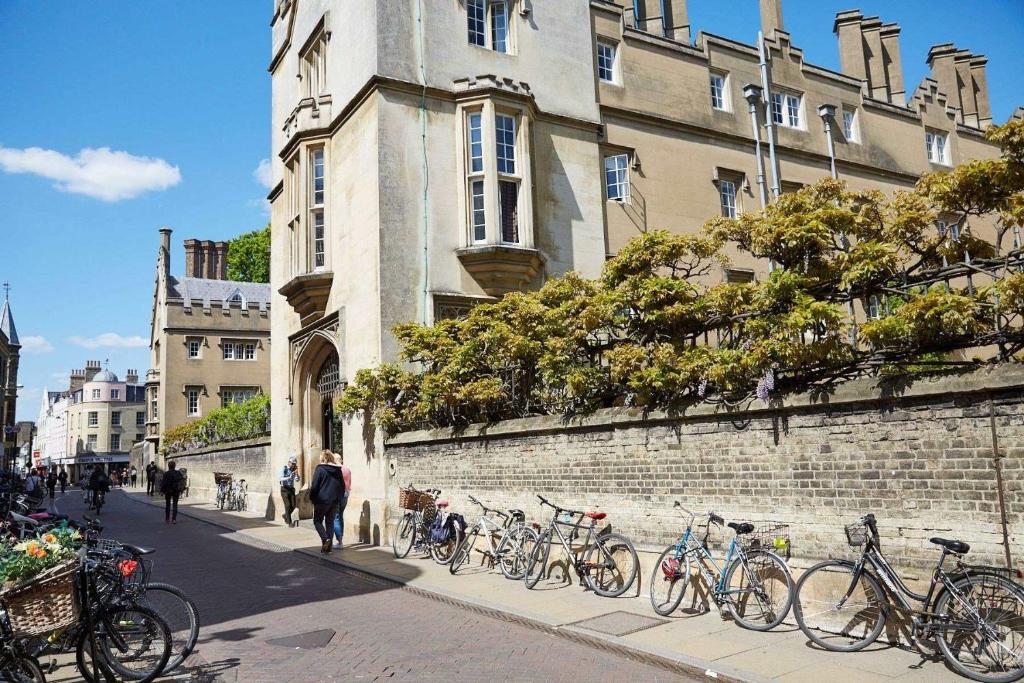 a group of bikes parked next to a brick wall at Sidney Sussex College, Cambridge in Cambridge