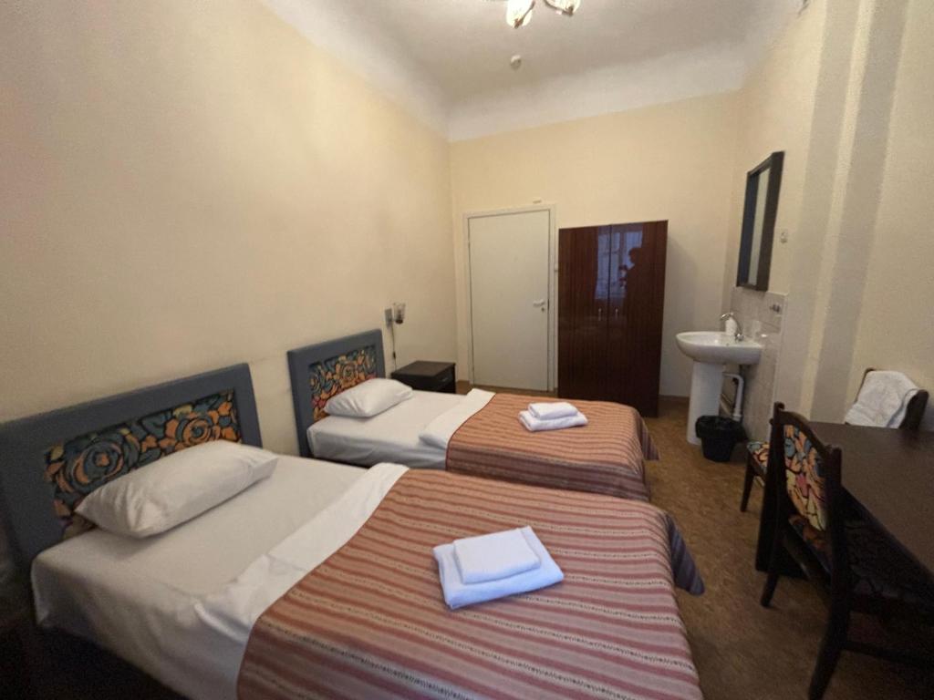 Postel nebo postele na pokoji v ubytování Hostel Viktorija with Private Rooms