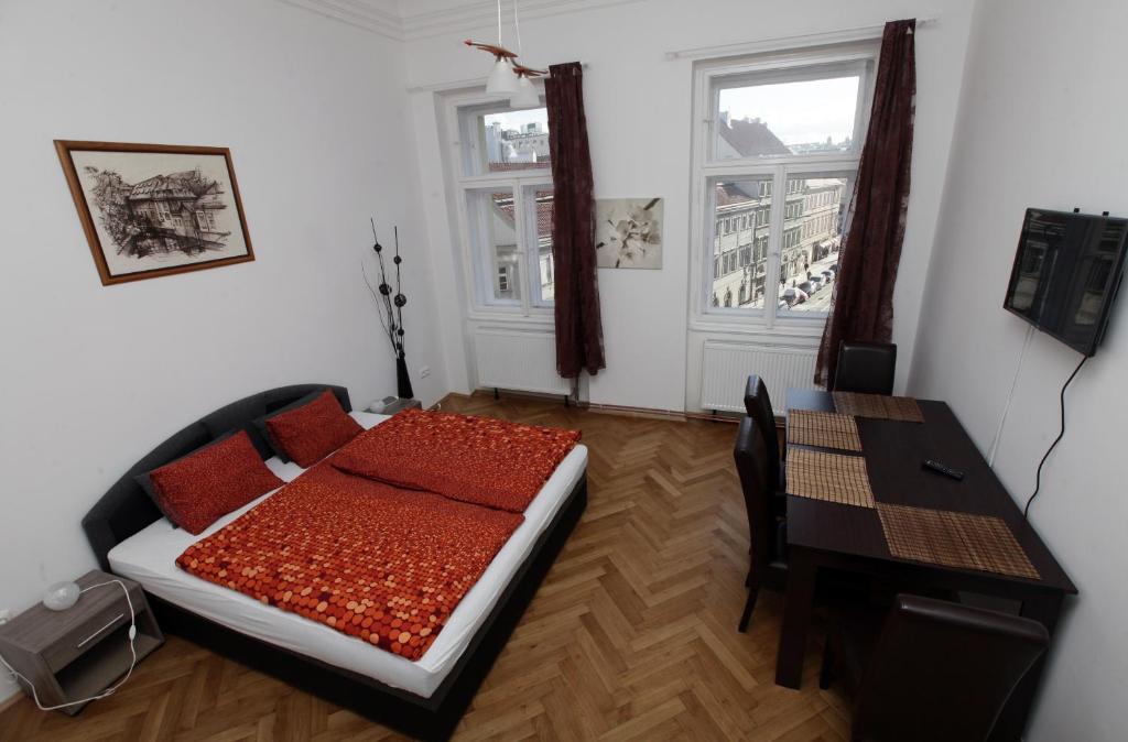 Łóżko lub łóżka w pokoju w obiekcie Carpe Diem Prague