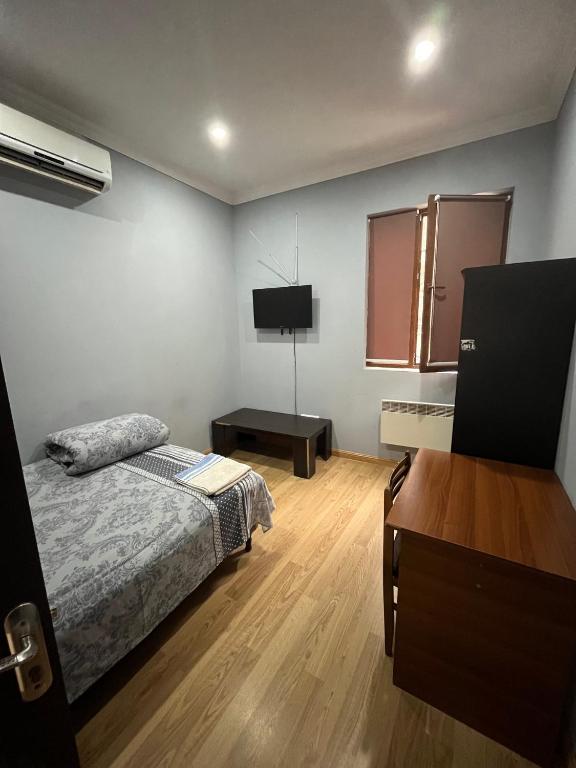 Postel nebo postele na pokoji v ubytování Komitas Avenue Guest House
