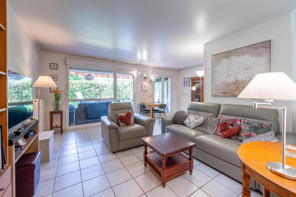 Photo de la galerie de l'établissement L'ANCOLIE - T3 avec terrasse dans un quartier calme, à Annecy