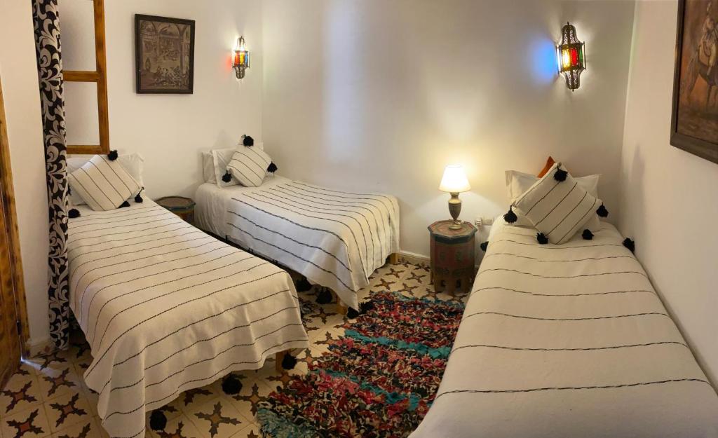 Postel nebo postele na pokoji v ubytování Riad Azul