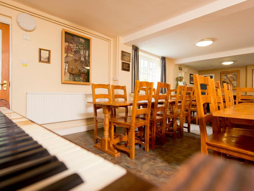 Posezení v ubytování YHA Idwal Cottage