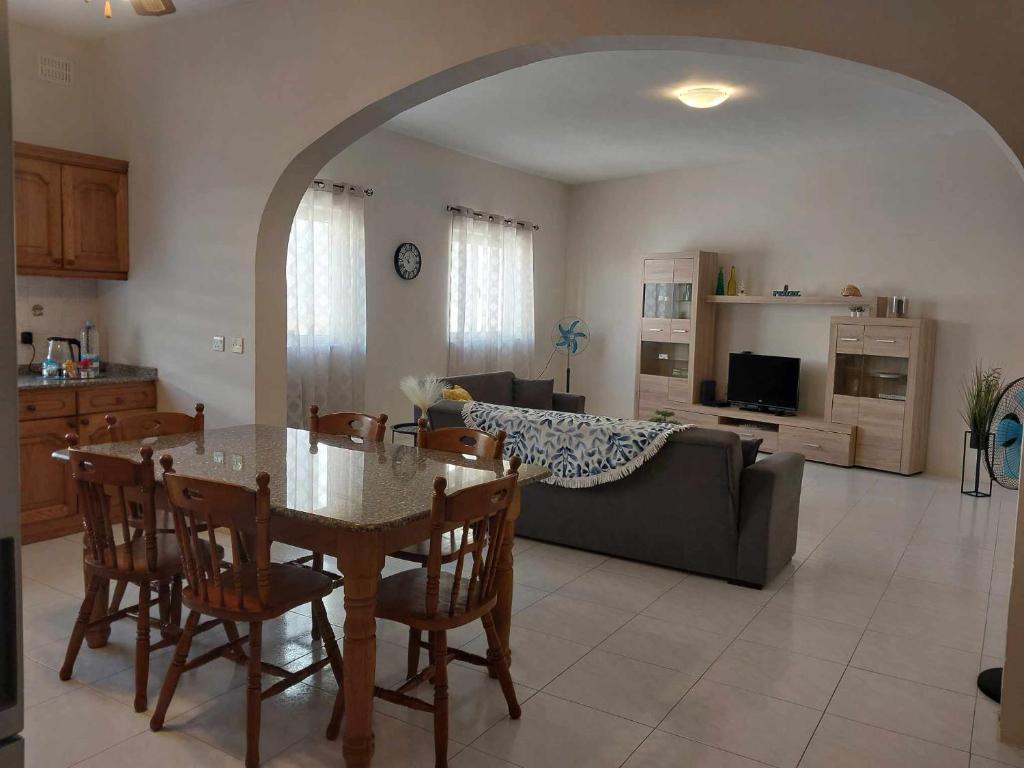 Posezení v ubytování Nr41 Holiday Apartment - Close to Village Centre, Promenade, Shops & Restaurants