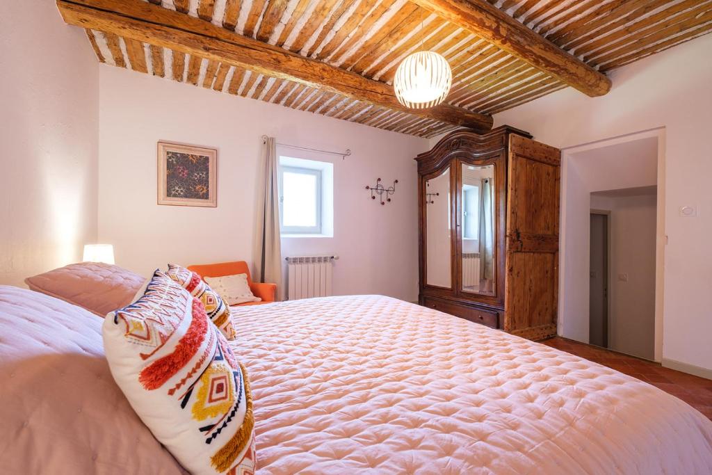 LE MAS DES FLANERAIES - Queen Kamer Met 2 Queensize Bedden