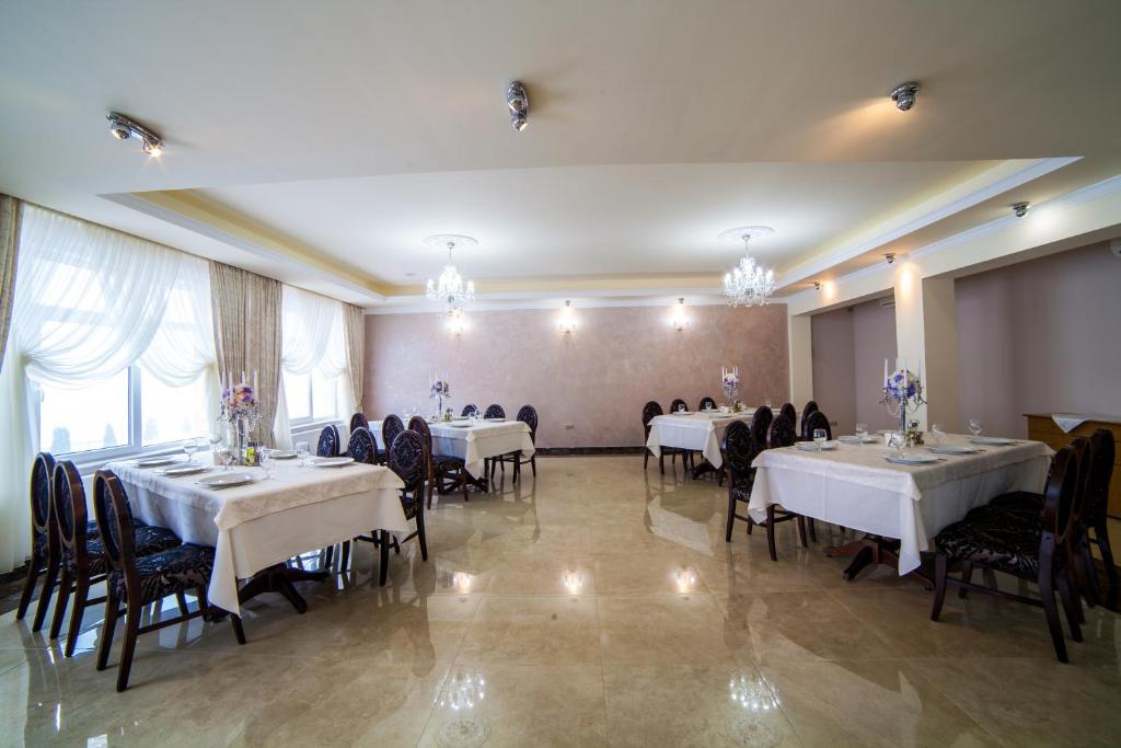 Restaurace v ubytování Hotel Stil