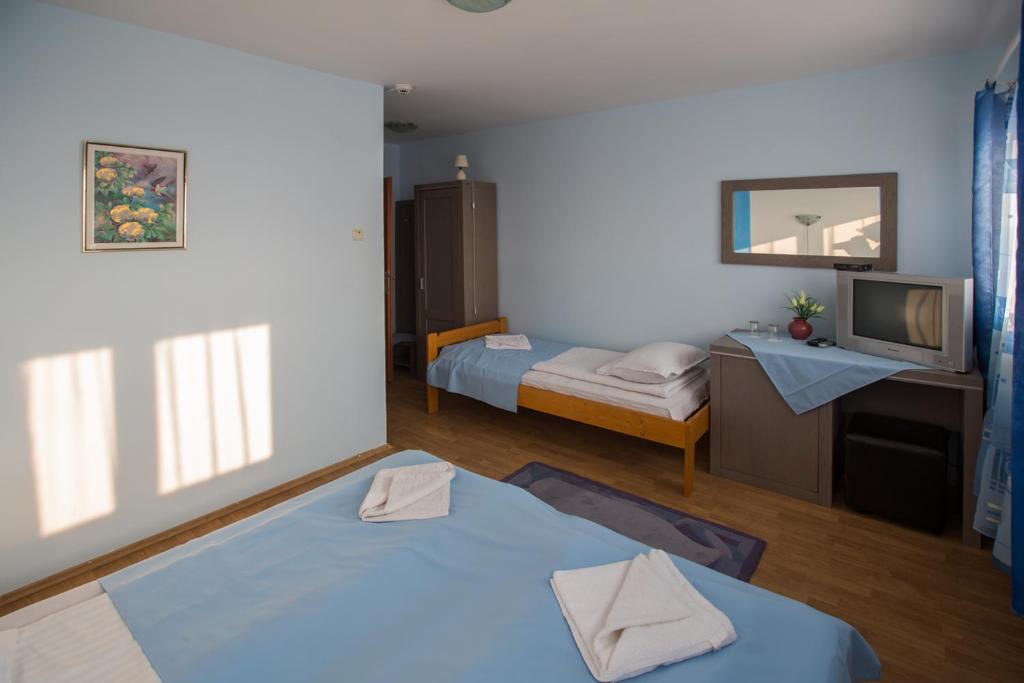 Barátság Panzió - Pensiunea Barátság - Chambre Double Avec Salle De Bain Privée