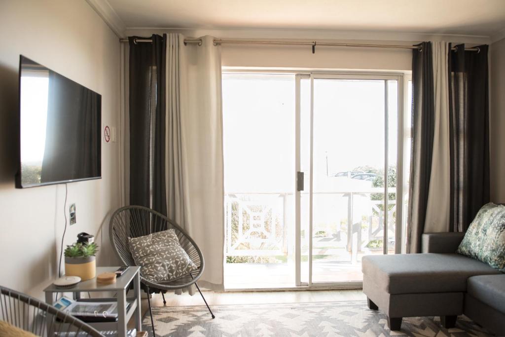Easy Going Hermanus With An Ocean View - Two-Bedroom Apartment