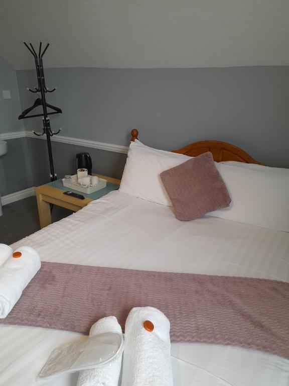 Postel nebo postele na pokoji v ubytování sark guest house
