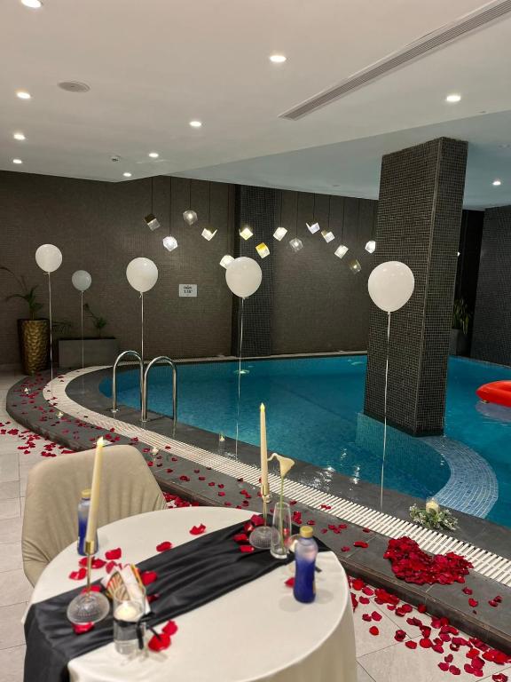 Bazén v ubytování Marlo Hotel - فندق مارلو nebo v jeho okolí