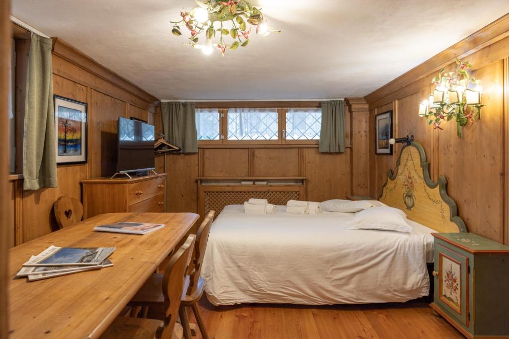 Μια τηλεόραση ή/και κέντρο ψυχαγωγίας στο FALORIA Studio Apartment