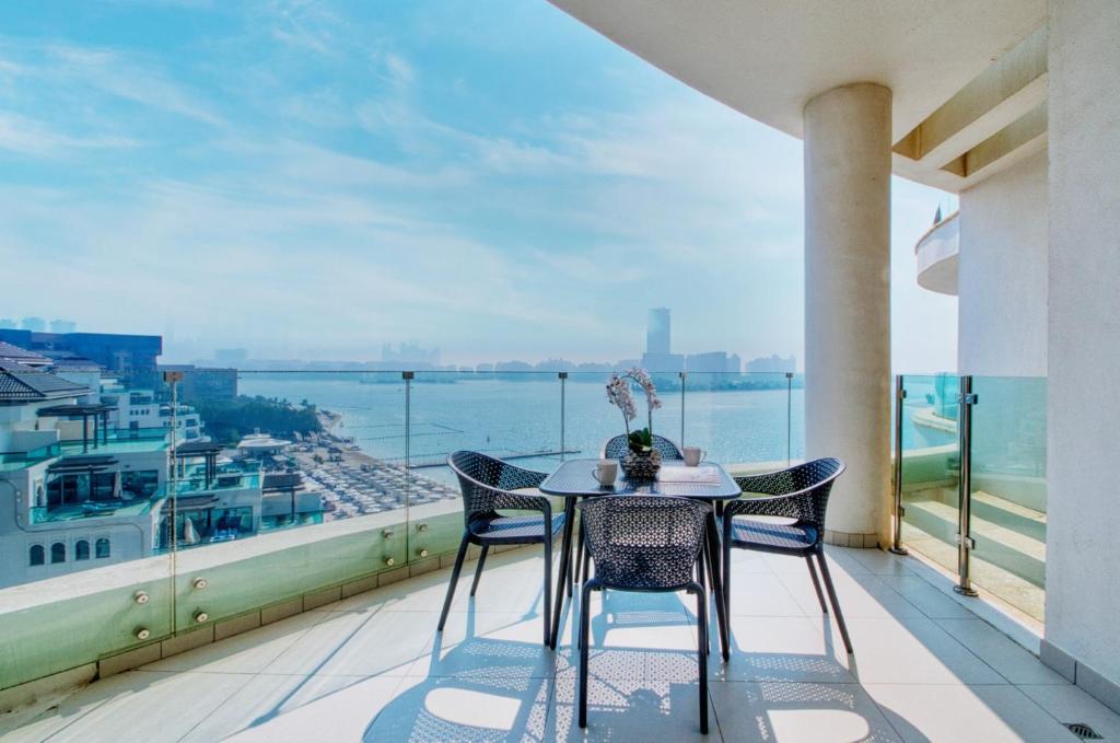 Luxury Royal Bay Beachfront Apartments by GLOBALSTAY - Housity
