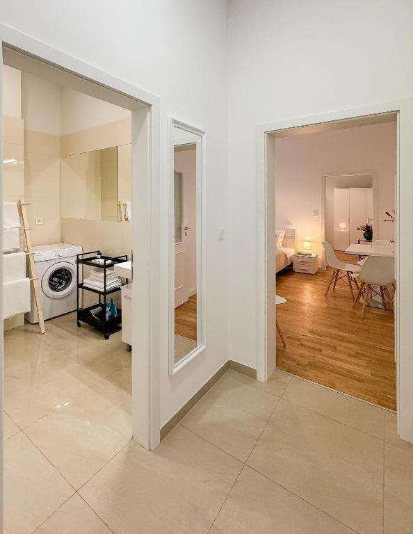 TurnKey I Wenceslas Square Apartments - 10