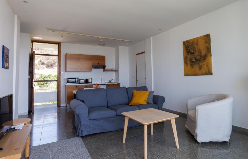 ArtbyPraXis - Apartment With Sea View