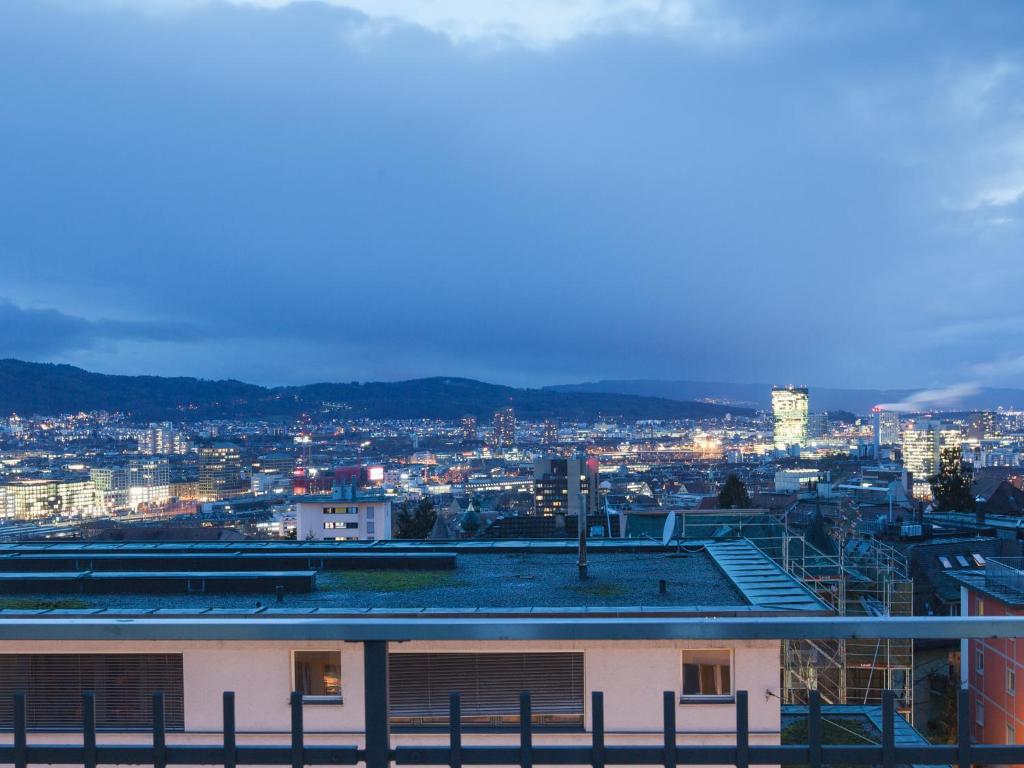 Swiss Star Zurich University - Self Check-In - Resim 5